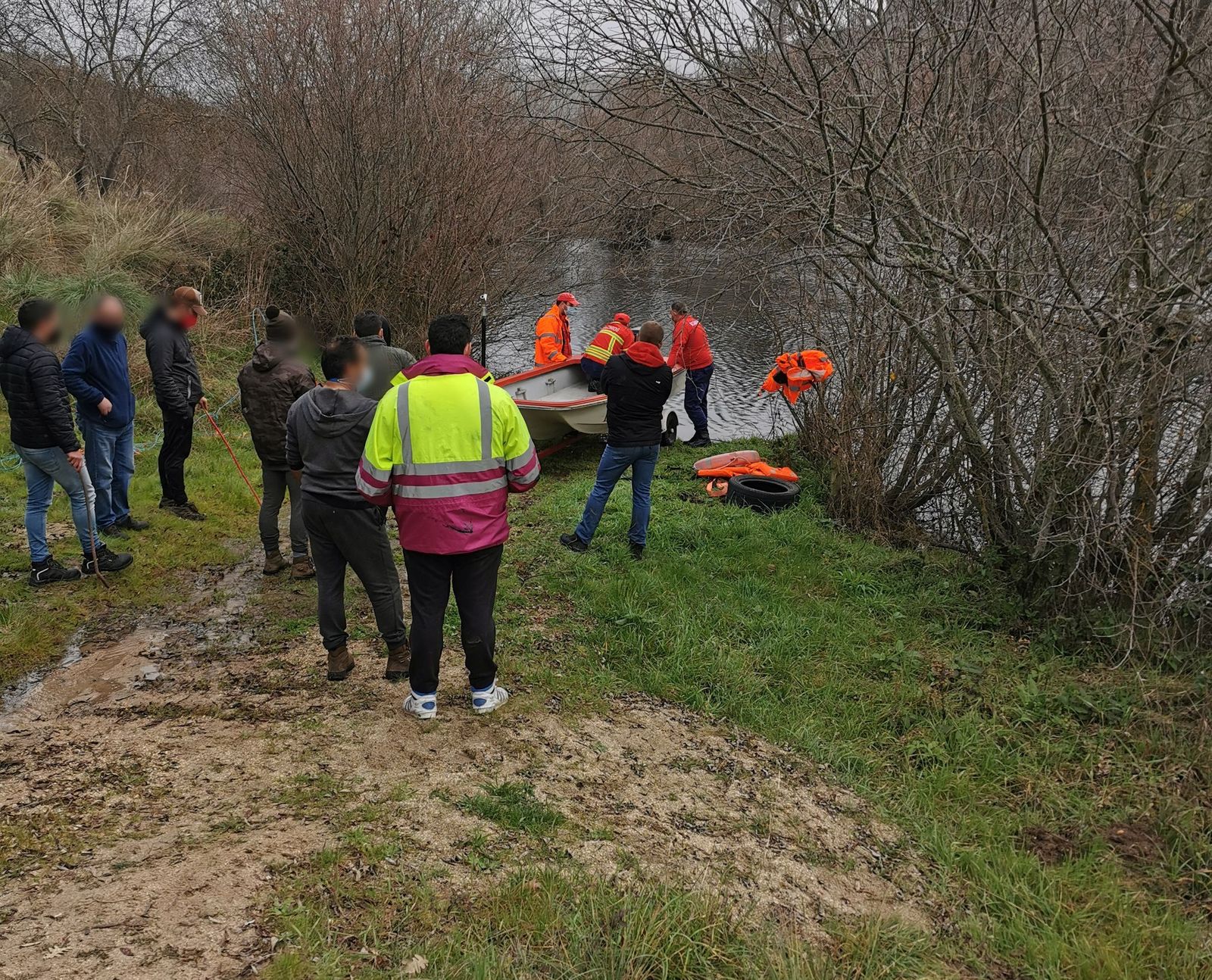Búsqueda del vecino de Fuentes de Oñoro junto al río Coa, en Portugal