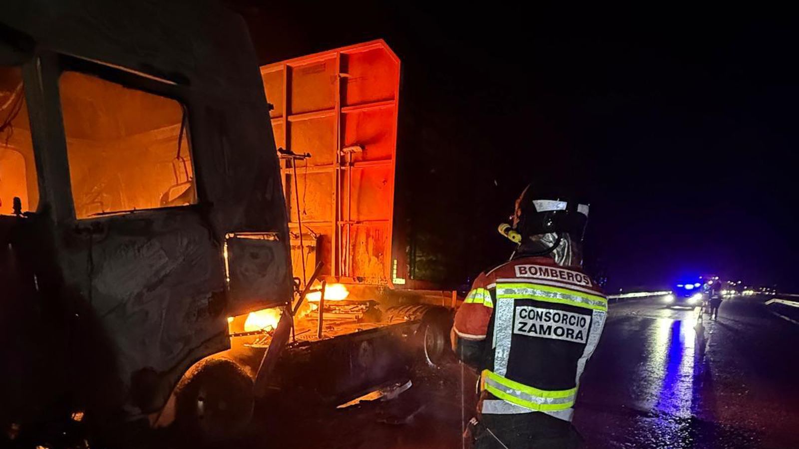 Incendio de un camión en la A-52 esta noche