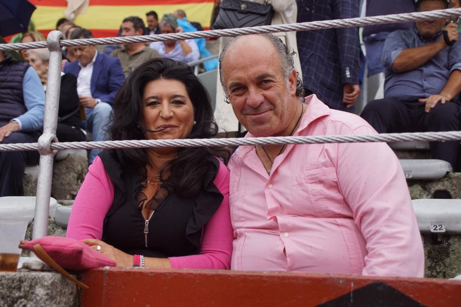 tendidos-de-la-glorieta-durante-la-corrida-de-garcia-y-olga-jimenez-17