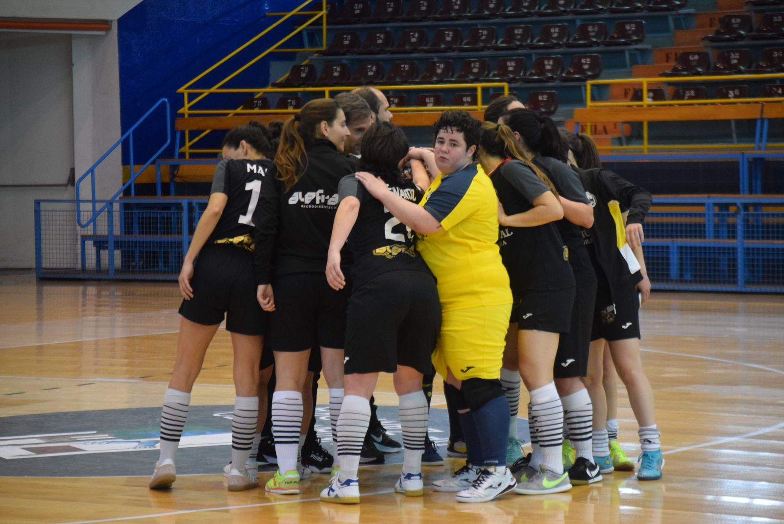Piña del River Zamora ante la AD Mioño.