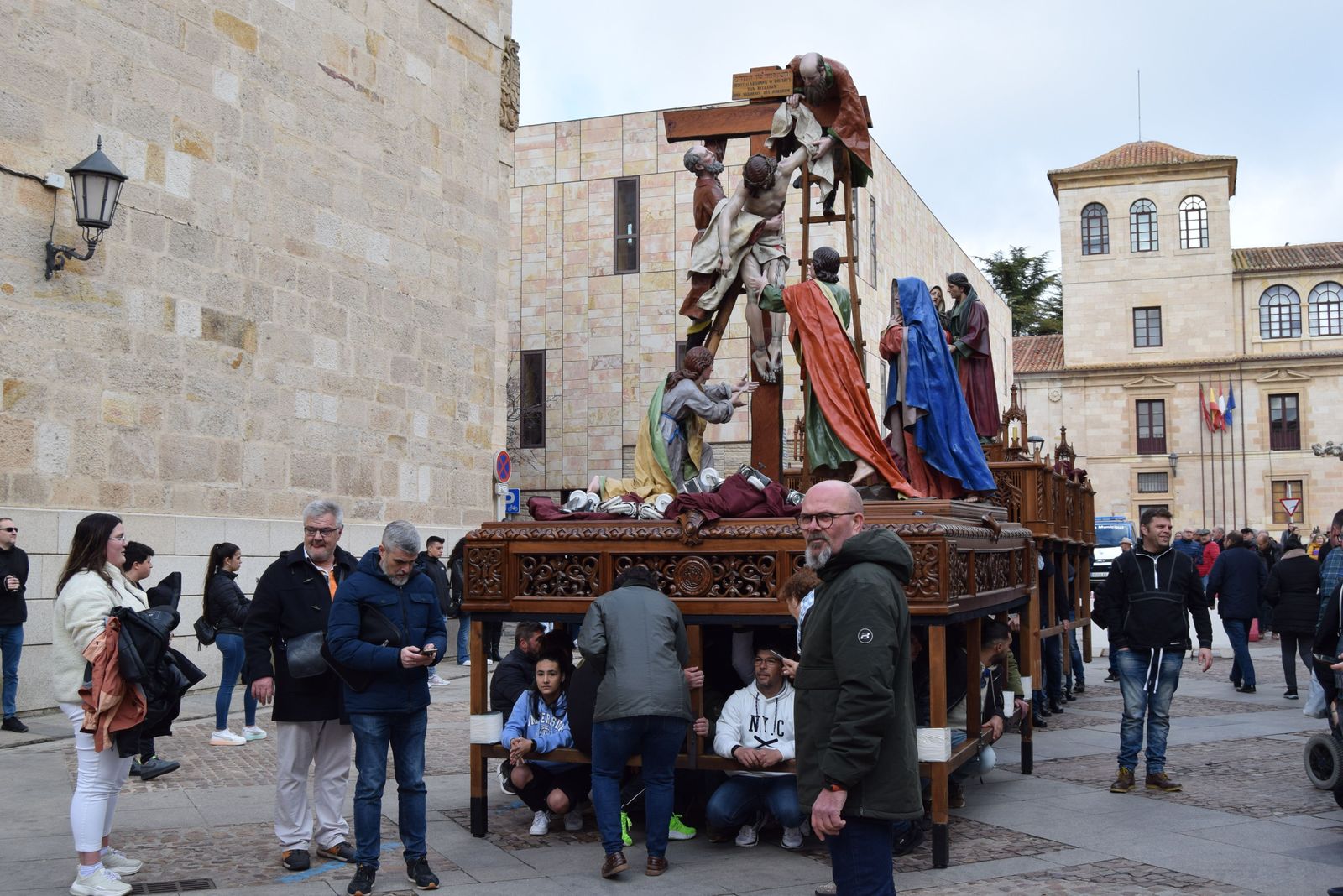 traslado-de-los-pasos-de-semana-santa-a-la-carpa-22