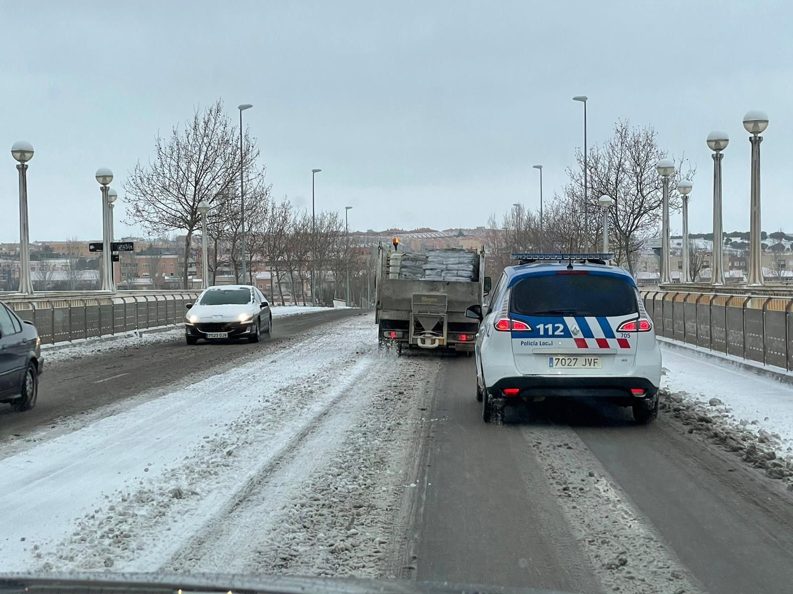 GALERÍA | Camiones atascados en la nieve, 9 de enero (VI)