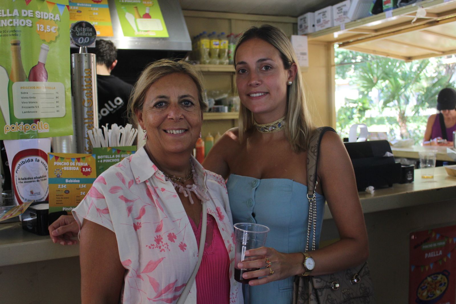 Ambiente en la Feria de Día en el mediodía de este viernes
