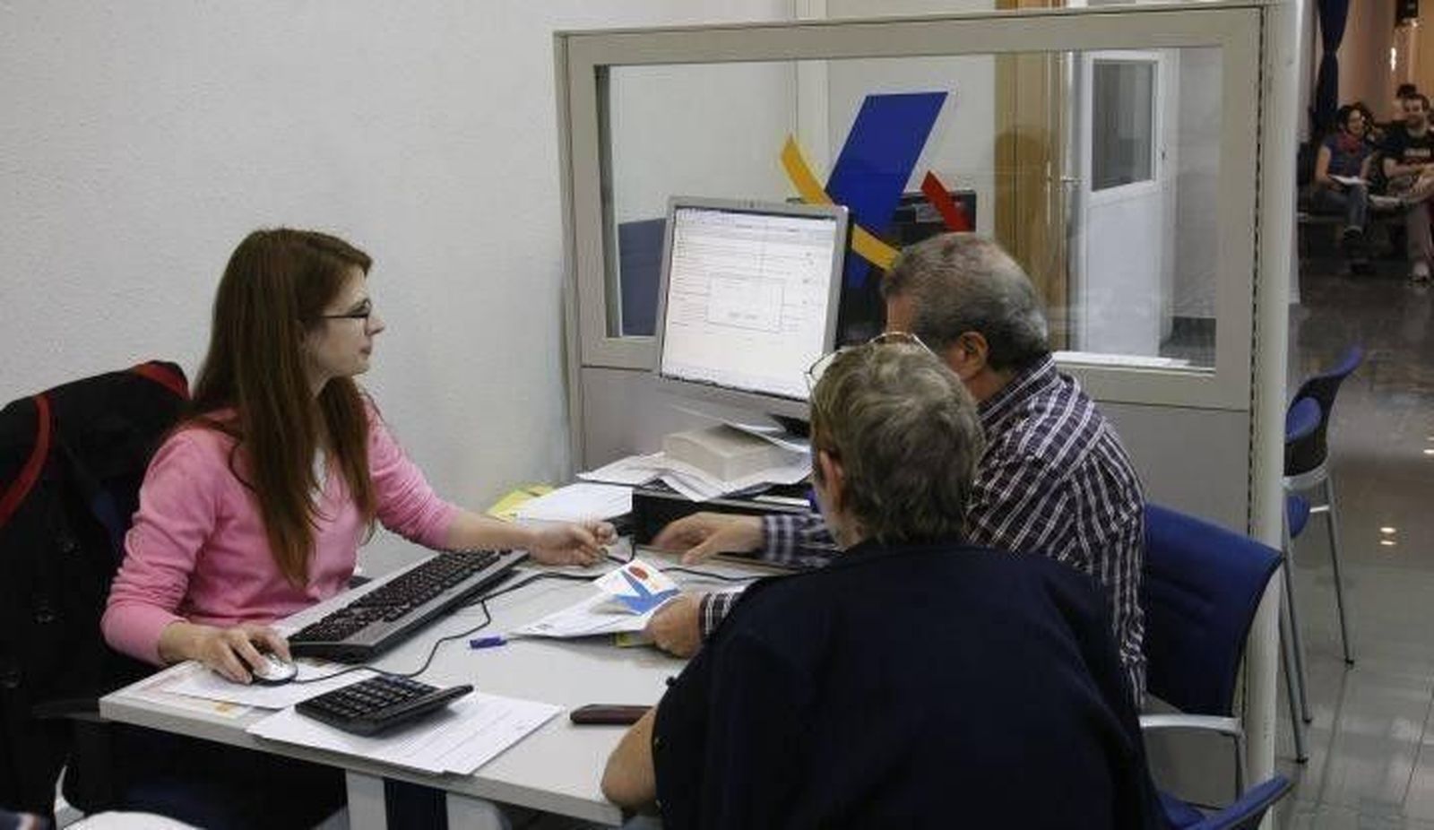 La Junta pone 8 oficinas a disposición de los contribuyentes salmantinos para ayudarles a elaborar la declaración del IRPF