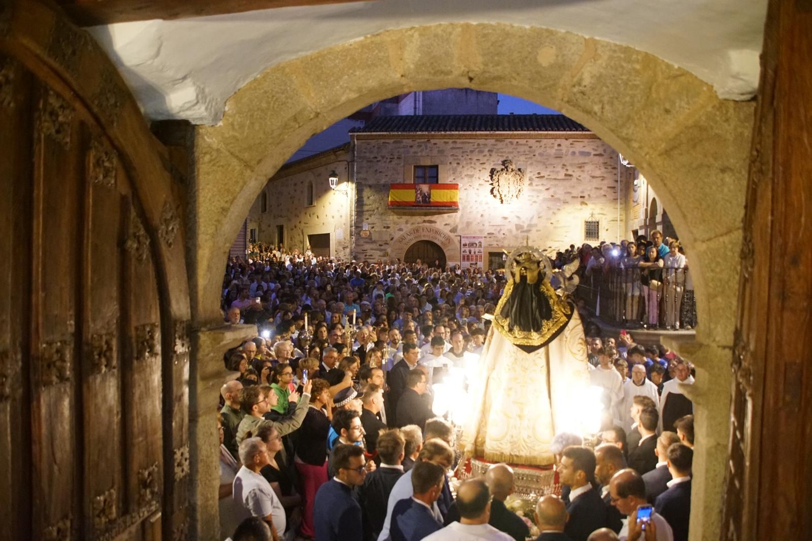 Procesión del regreso a clausura de Santa Teresa de Jesús