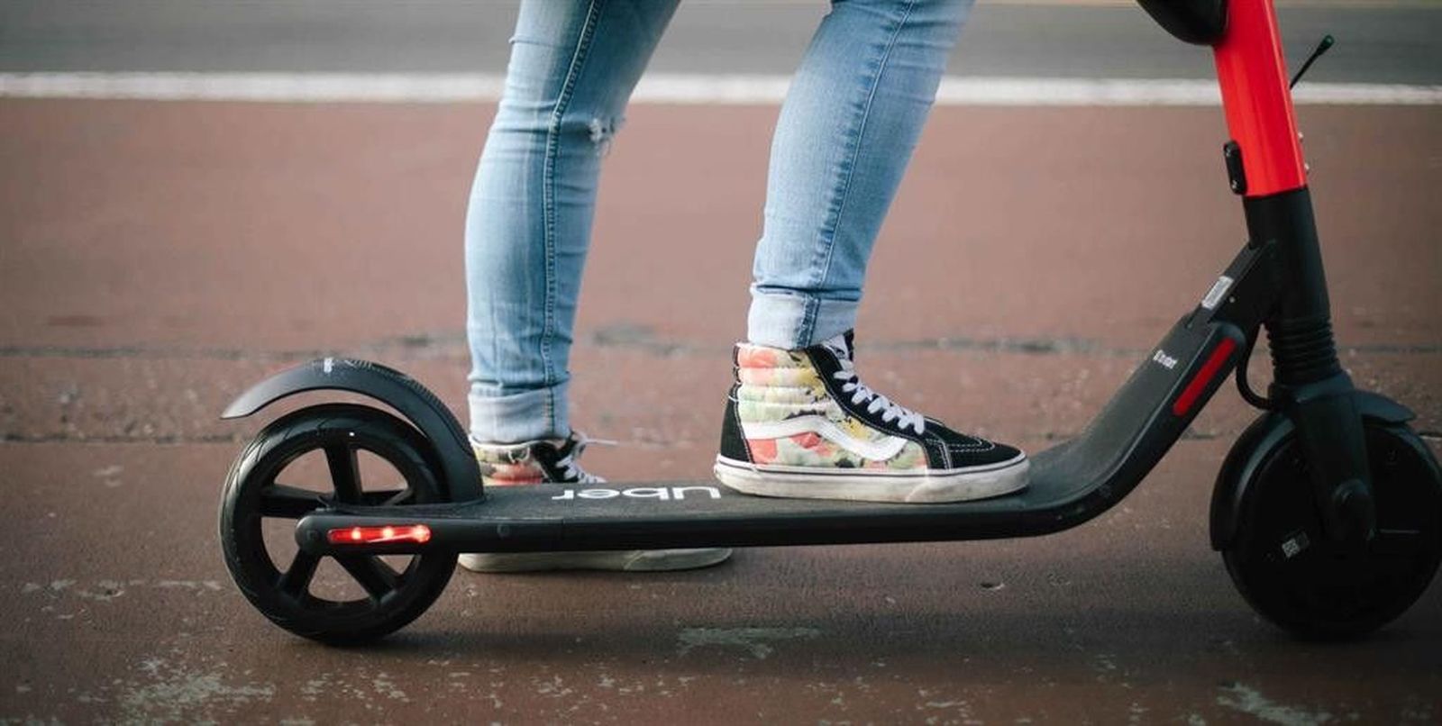 Nuevas normas para el patinete eléctrico, según la DGT