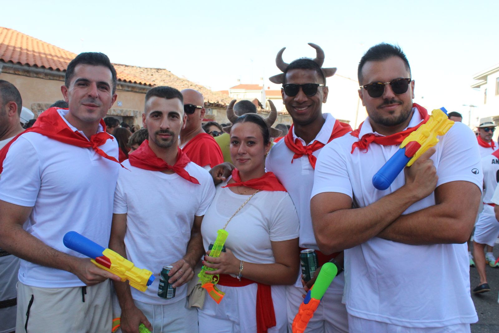 Castellanos de Moriscos. Paseo de peñas con la temática “Viva San Fermín”