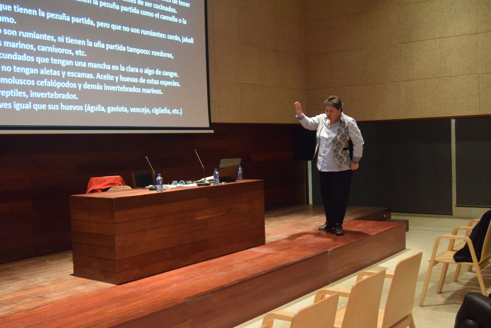 conferencia-sobre-la-importancia-del-cordero-en-las-religiones-6