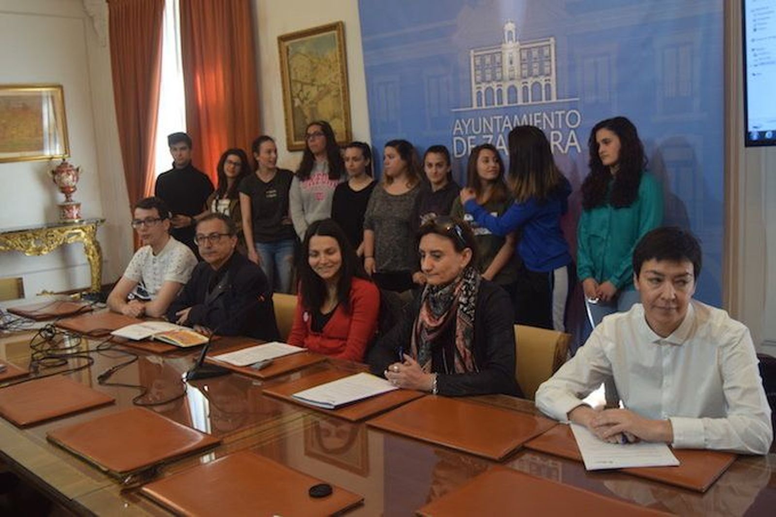 Baltasar Lobo 'okupa' el muro del Arias Gonzalo