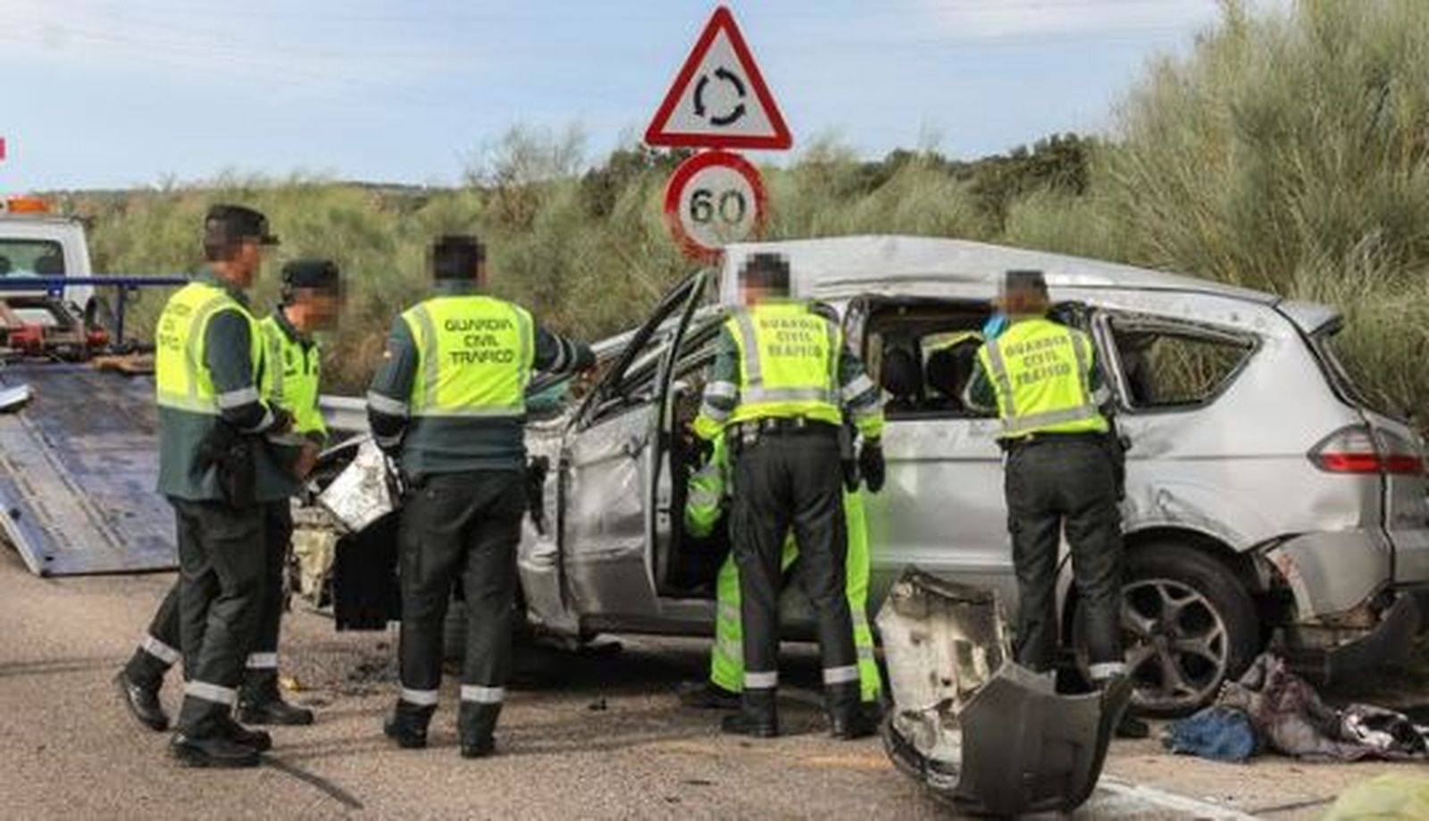 Un fallecido y seis heridos en un accidente en Espeja. Foto Jose Vicente ICAL 5
