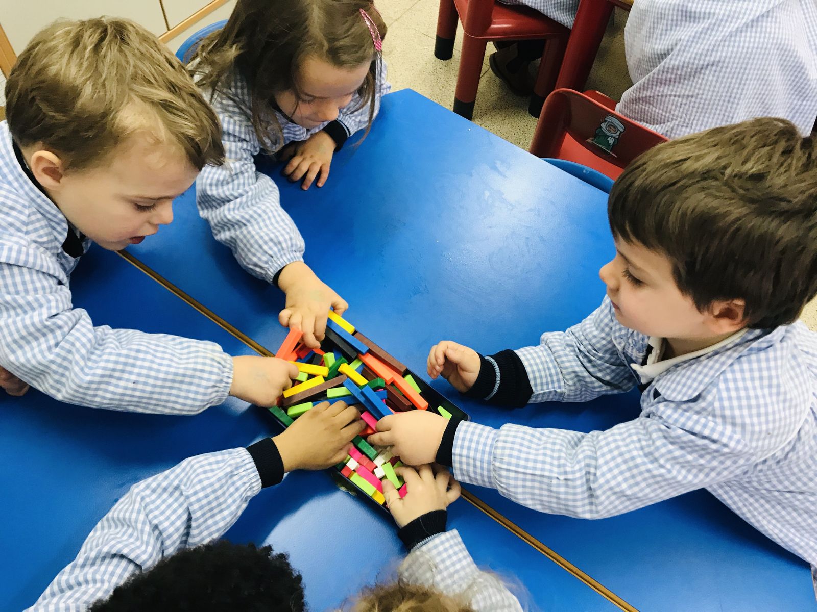 realizando-juegos-manipulativos-para-experimentar-razonar-y-comprender-el-mundo-de-la-logica-matematica