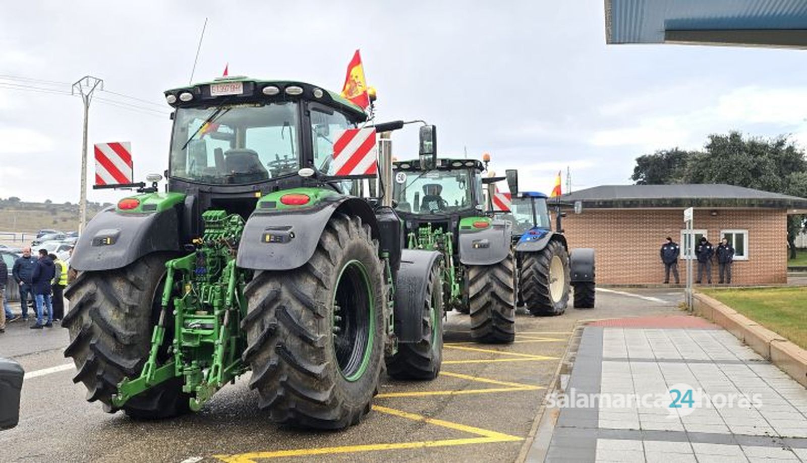 Tractores en el Mercado de Ganados