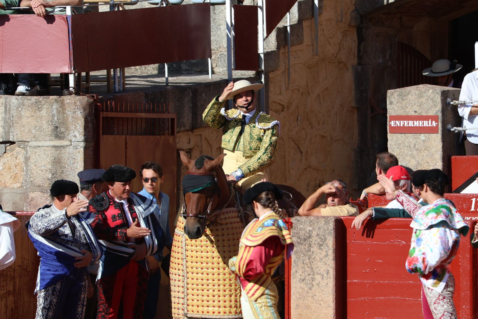 La Glorieta revive el aroma de la feria taurina con el primer festejo: Lea Vicens, Raquel Martín y Olga Casado