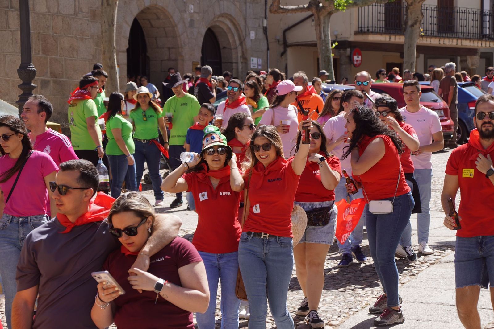 ledesma-calienta-motores-para-los-espantos-con-el-reparto-de-panuelos-y-la-salida-de-los-toros-del-prao-de-la-villa-51