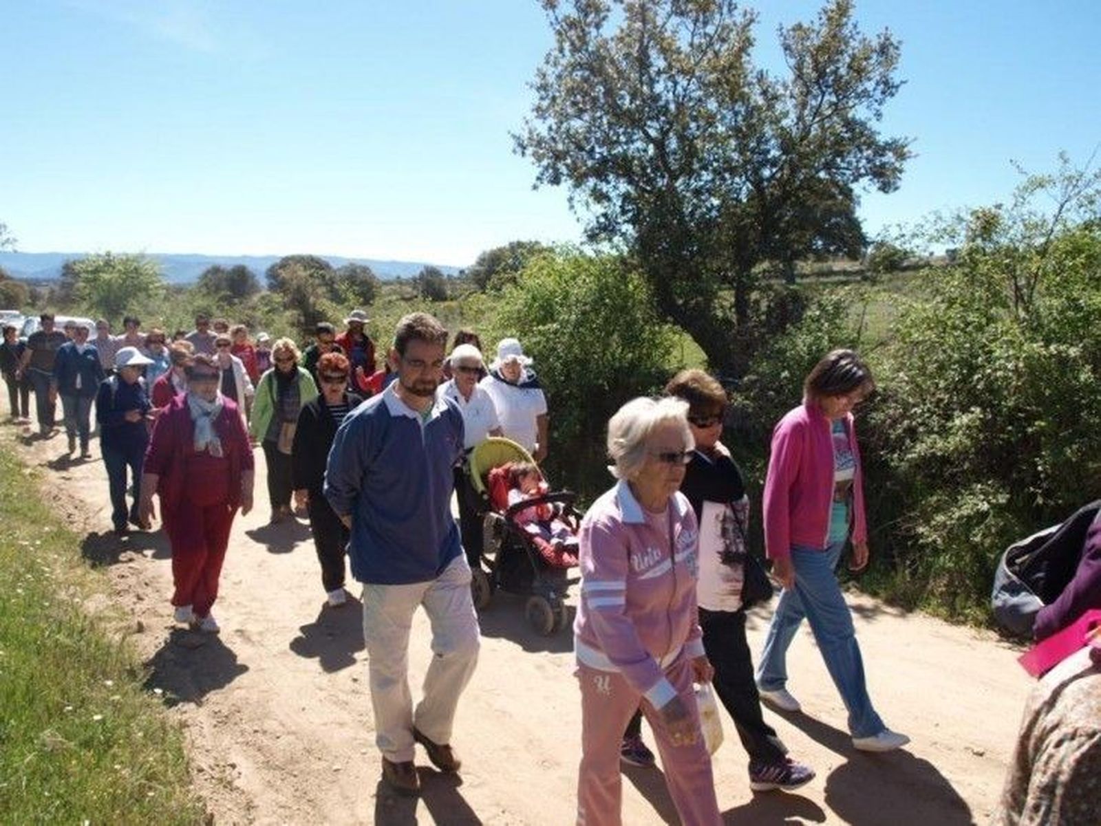 Medio centenar de personas honran a la Virgen de la Orden