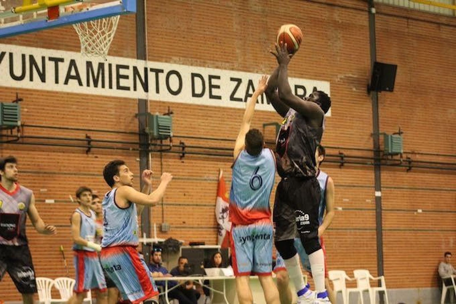 El Innova Chef gana al Seis do Nadal y seguirá un año más en EBA (87-74)