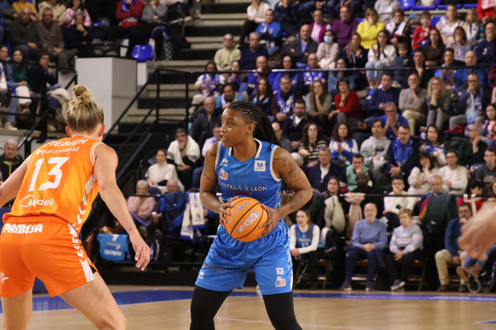 Perfumerías Avenida - Valencia Basket