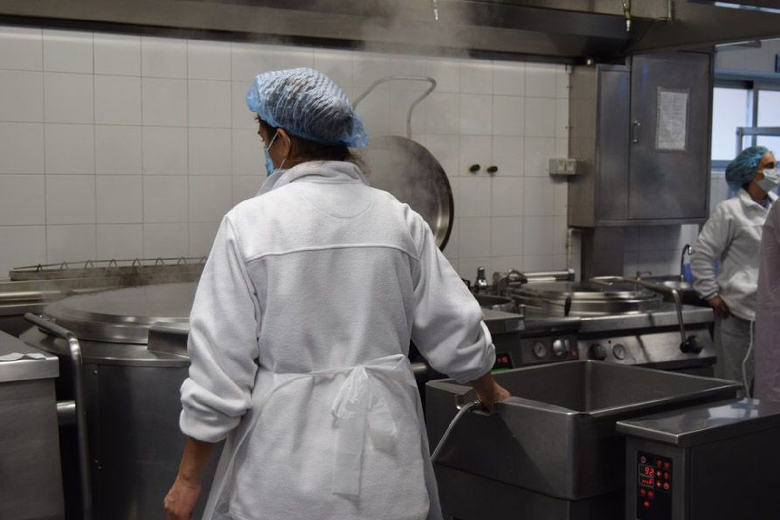 la-delegada-territorial-leticia-garcia-visita-la-cocina-de-linea-fria-del-complejo-asistencial-de-zamora-tras-las-obras-de-mejora-57