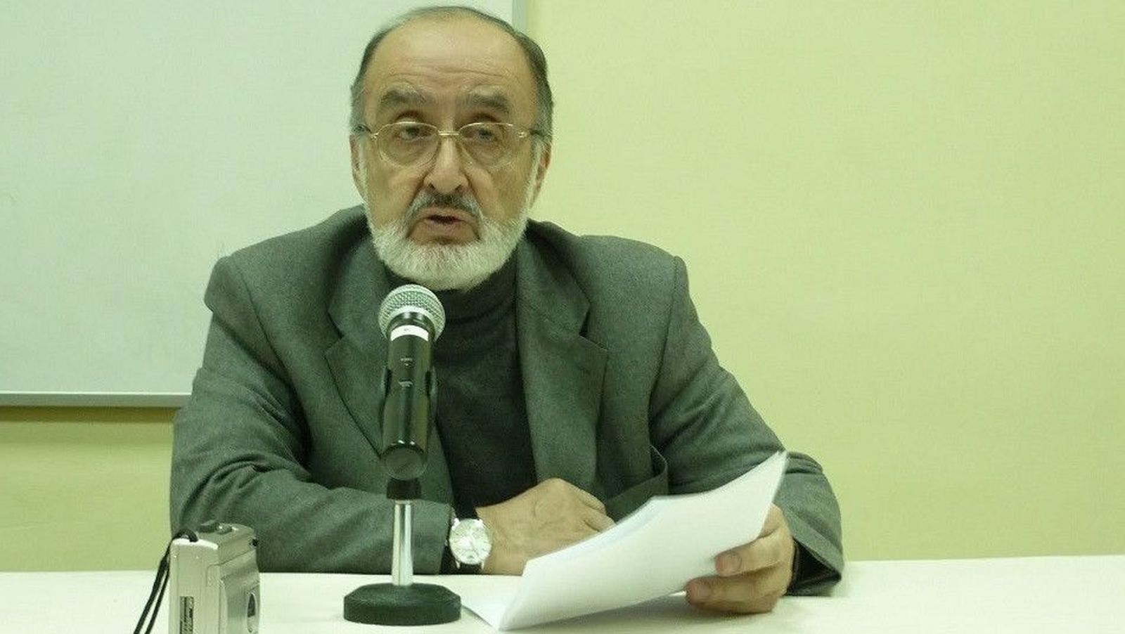 El poeta chileno Sergio Macías gana el IX Premio Internacional de Poesía Gastón Baquero