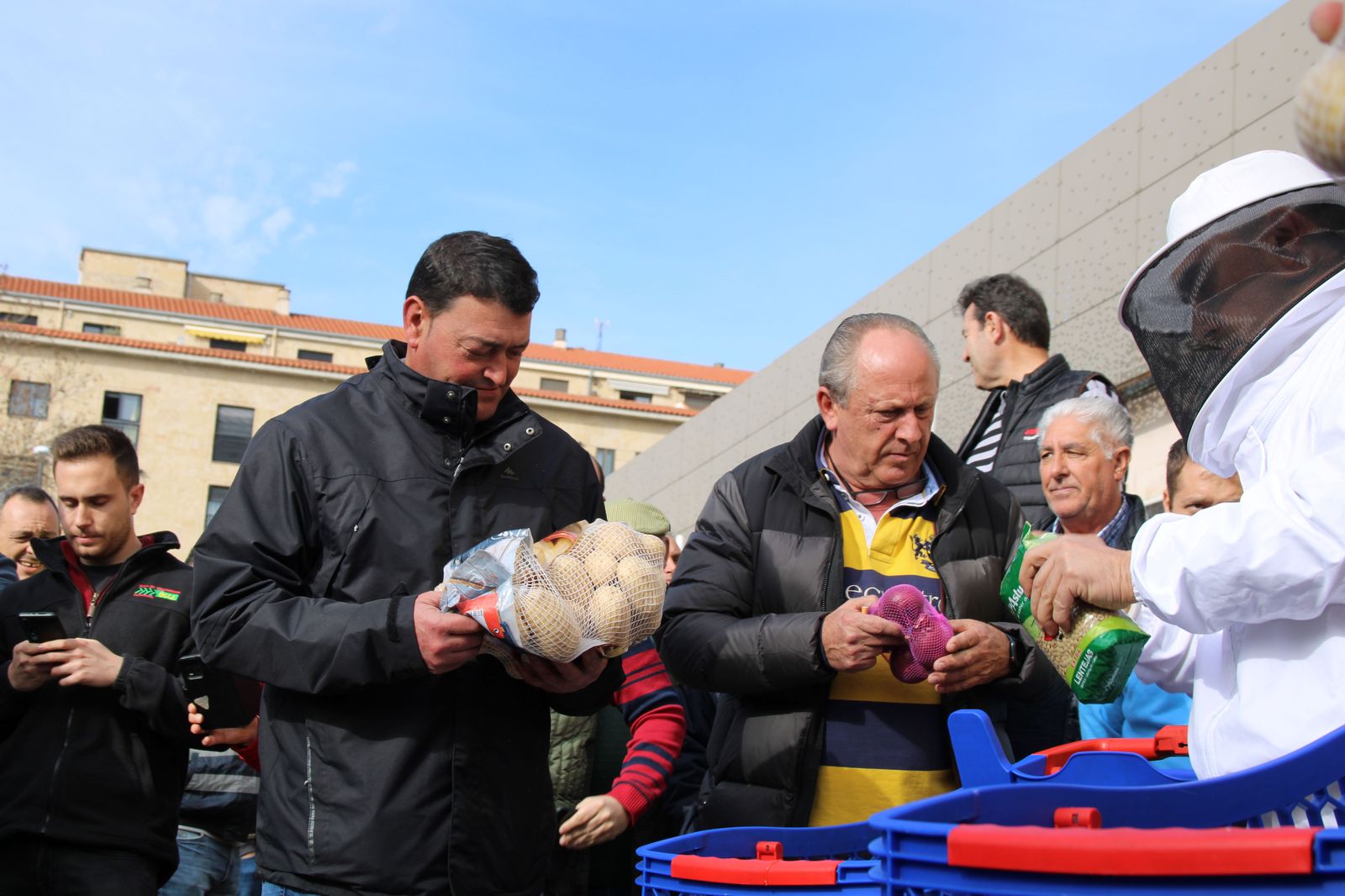 concentracion-profesionales-del-campo-en-el-carrefour-18