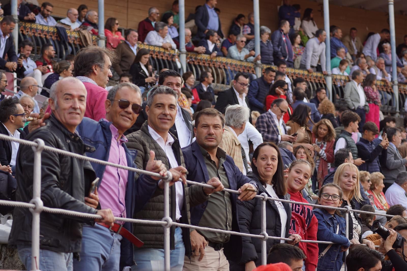 resumen-fotografico-del-ambiente-en-los-tendidos-de-la-glorieta-durante-la-corrida-concurso-22-de-septiembre-fotos-juanes-86