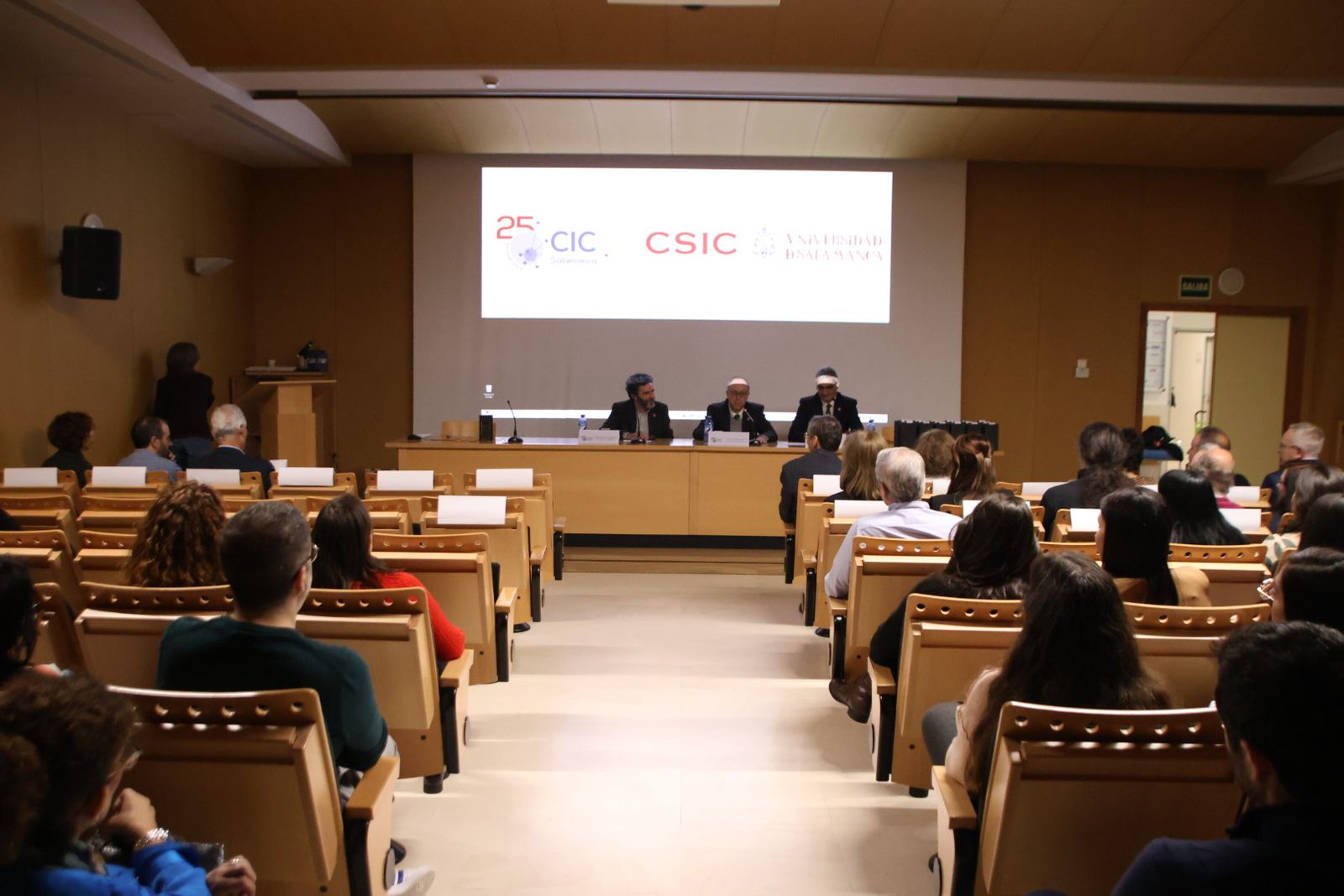 El Centro de Investigación del Cáncer (CIC) organiza un homenaje al personal que cumple 25 años