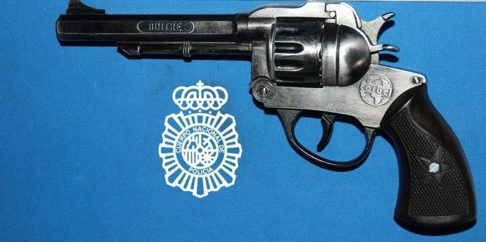 Apunta con un revólver a la cara de un trabajador de un párking tras reclamarle que pagara el dinero que debía