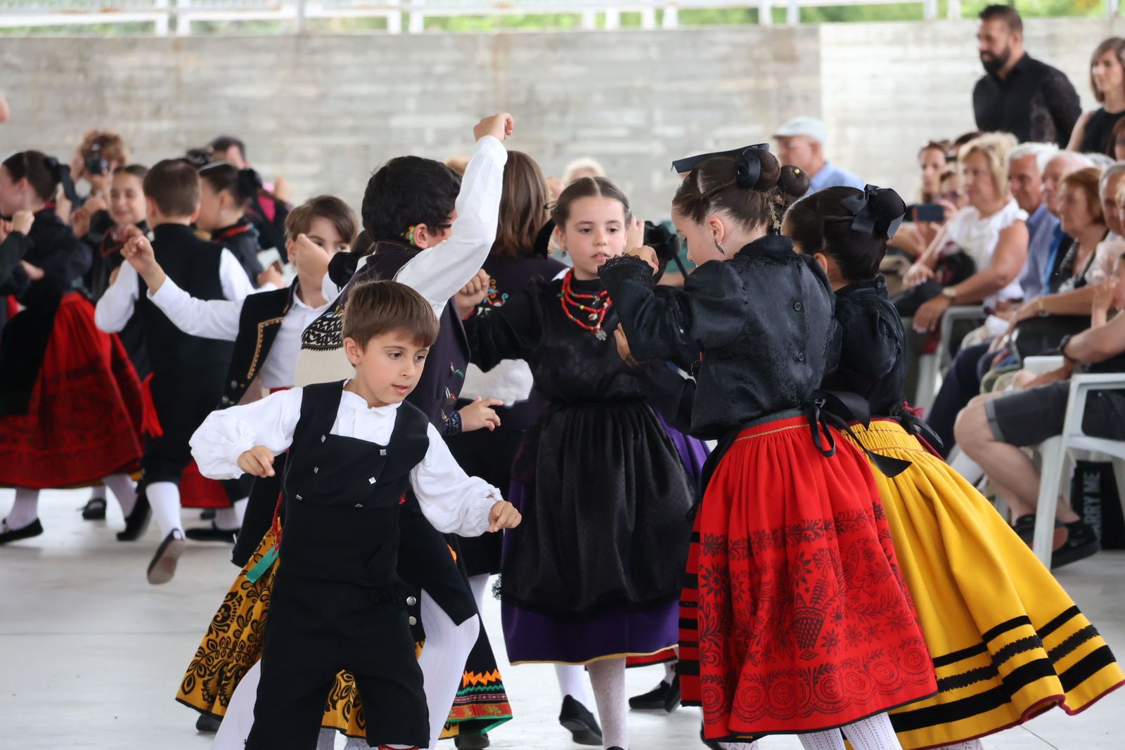 actuacion-fin-de-curso-de-la-escuela-de-baile-dona-urraca-38