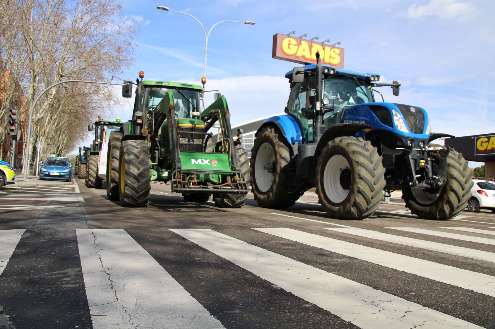 concentracion-profesionales-del-campo-en-el-carrefour-37