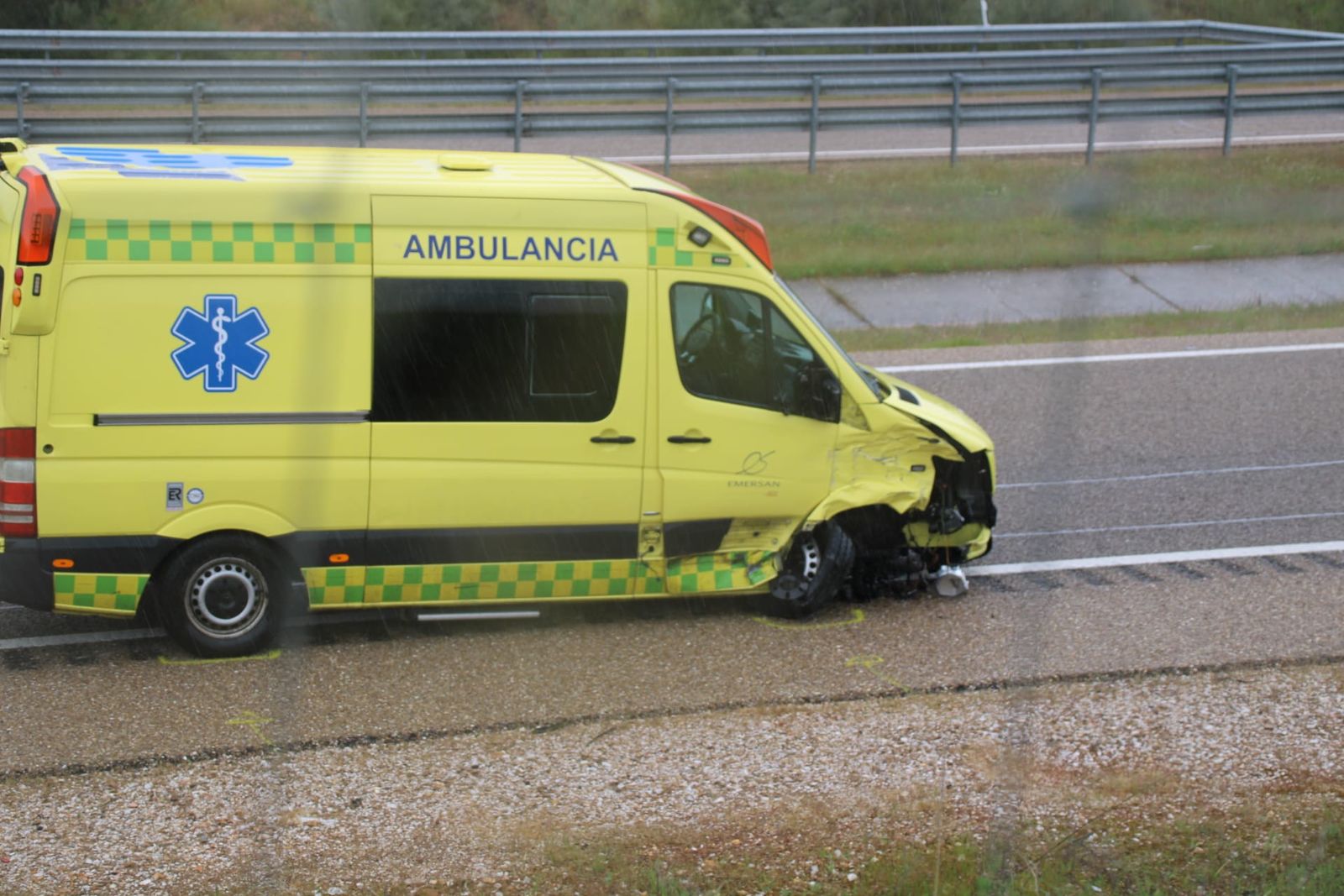 Herida una mujer tras una colisión entre un coche y una ambulancia