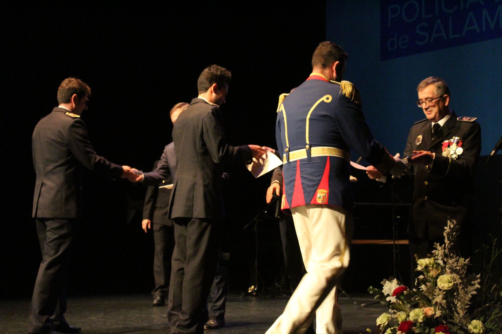 entrega-de-medallas-de-reconocimiento-a-la-policia-local-18