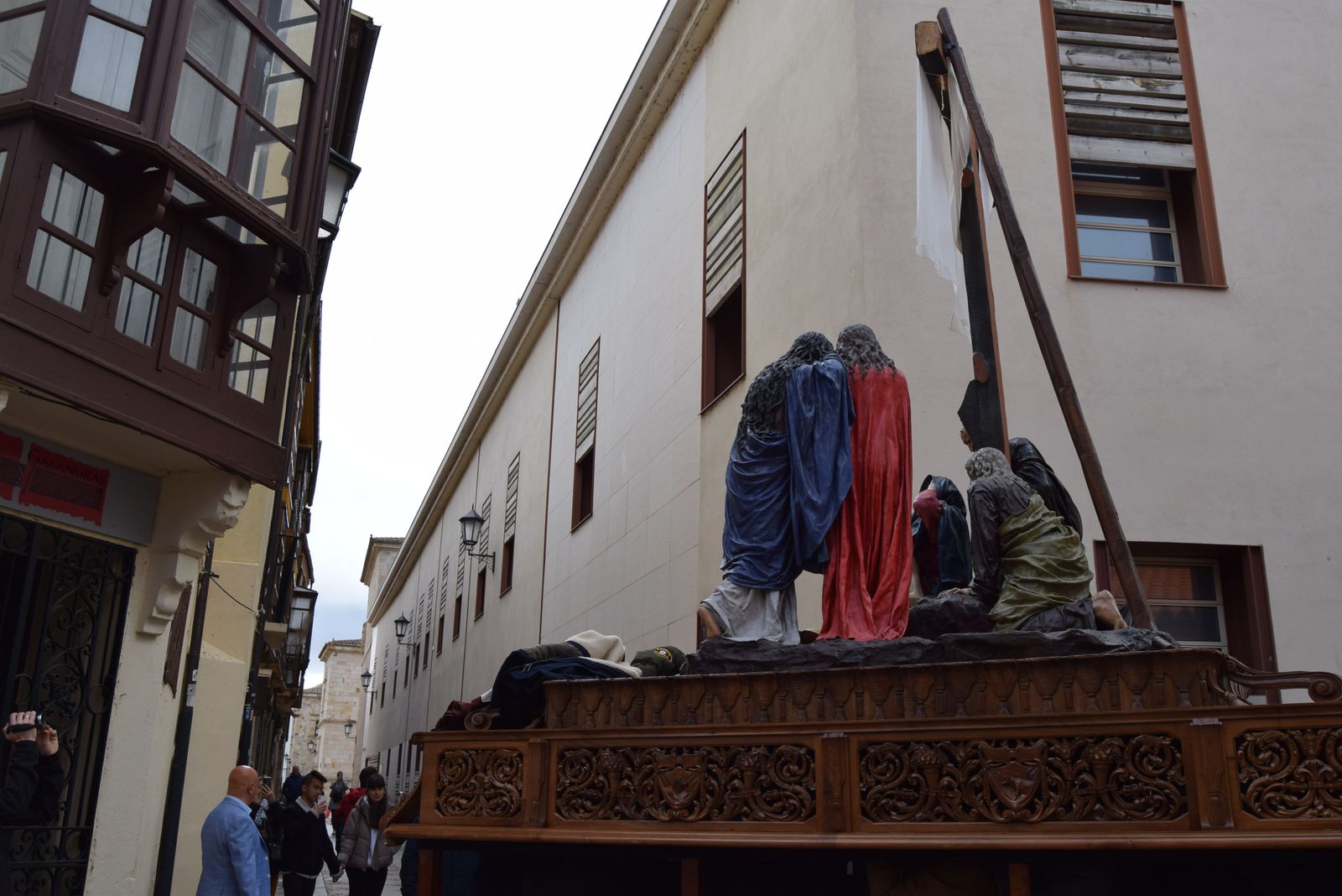 traslado-de-los-pasos-de-semana-santa-a-la-carpa-11