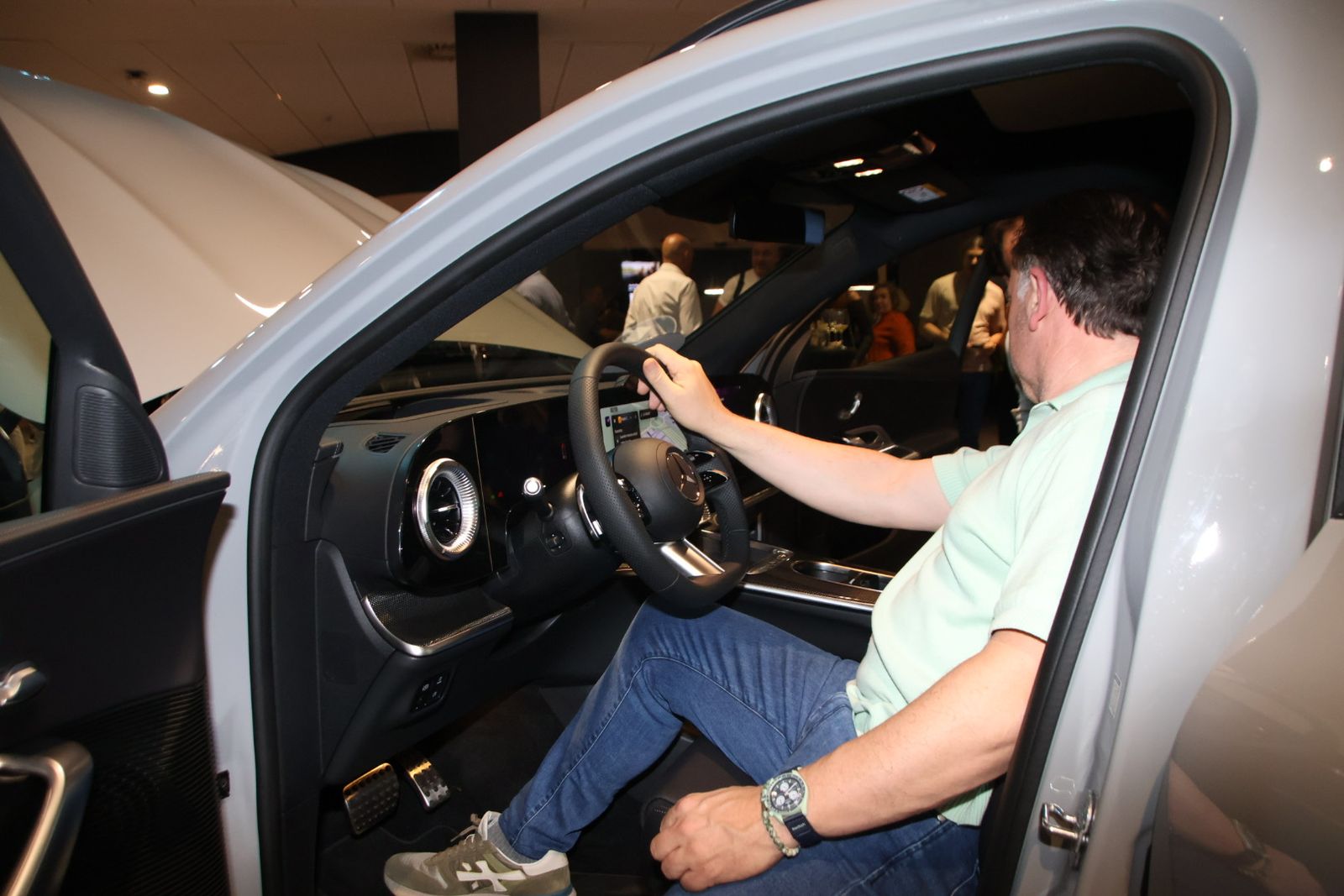 Presentación dos coches en la mercedes