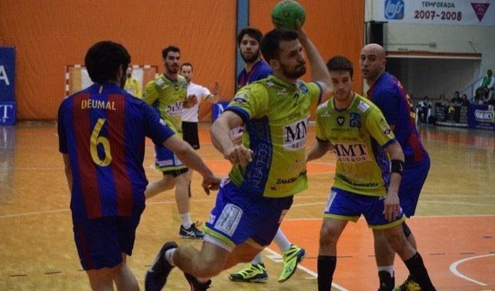 Moralejo Selección refuerza su apoyo al filial del balonmano Zamora