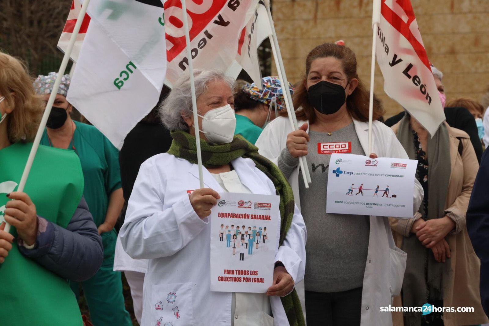 Concentración de UGT, CCOO, CSIF y CGT contra el acuerdo de la Junta con SATSE