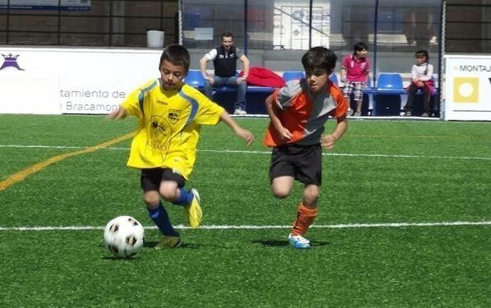 200 niños de entre 4 y 7 años disfrutaron del fútbol en Peñaranda