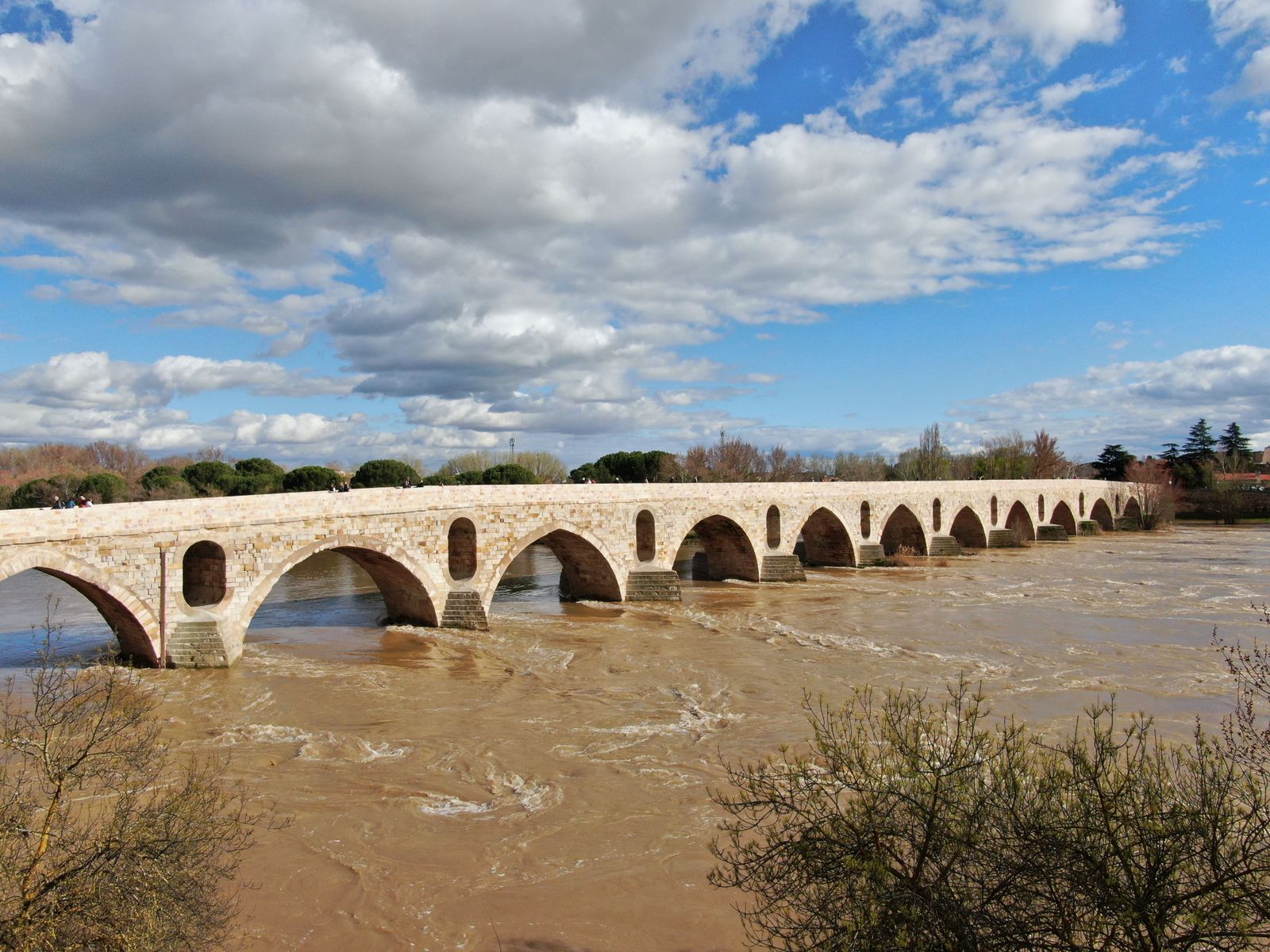 imagenes-aereas-puente-de-piedra-4