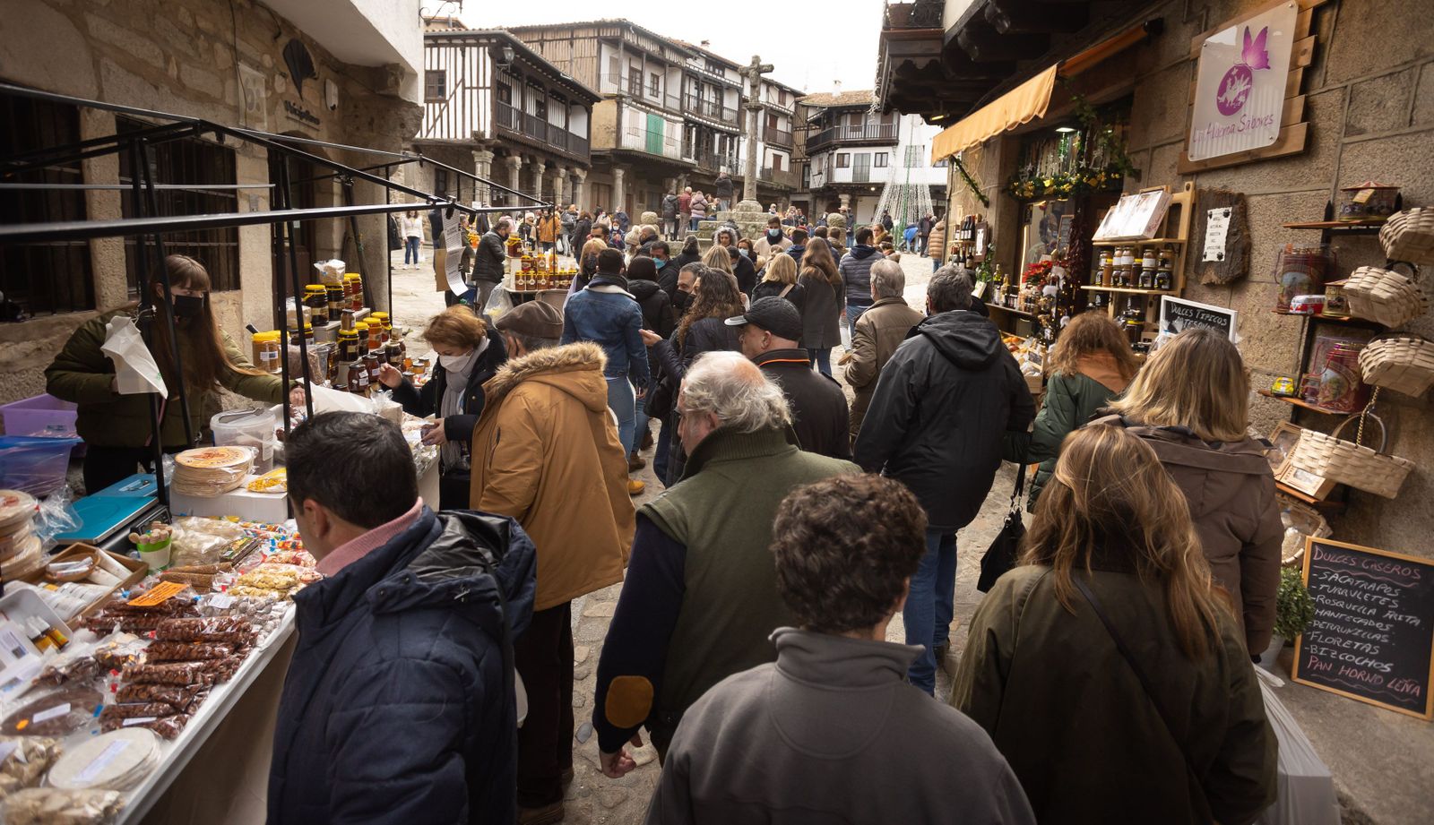 Turistas en La Alberca durante el periodo vacacional. Foto ICAL.  (2)