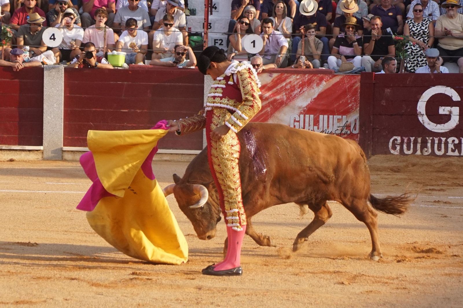 : Emilio de Justo y Diosleguarde cierran en hombros una feria de Guijuelo marcada por las despedidas de El Capea y Javier Castaño