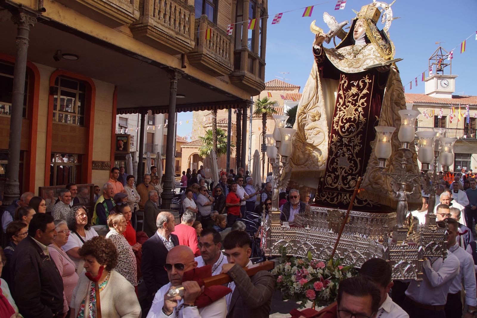 Salida procesión Santa Teresa en Alba de Tormes  (12).jpeg