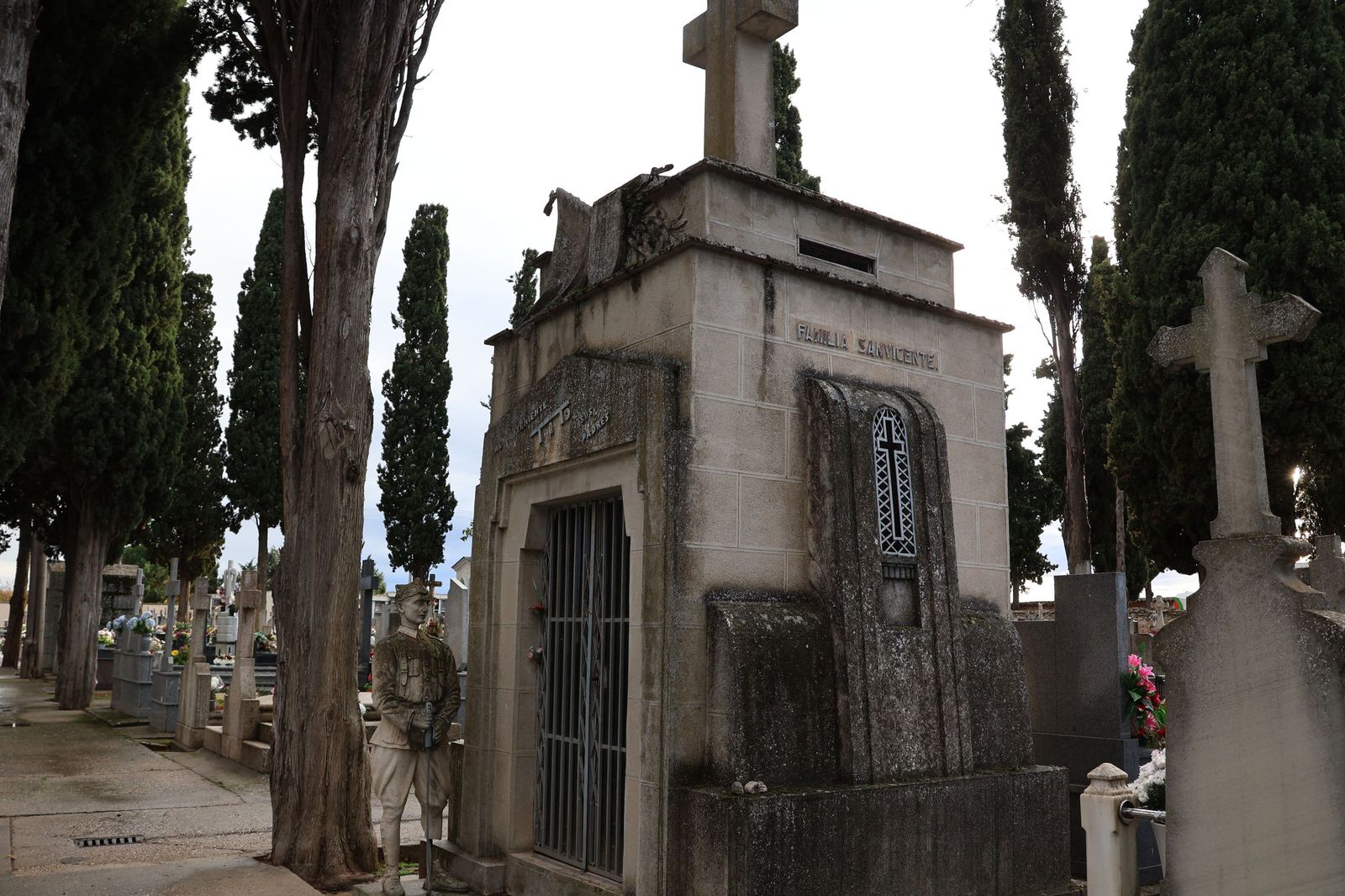 Los misterios del Cementerio municipal de San Atilano
