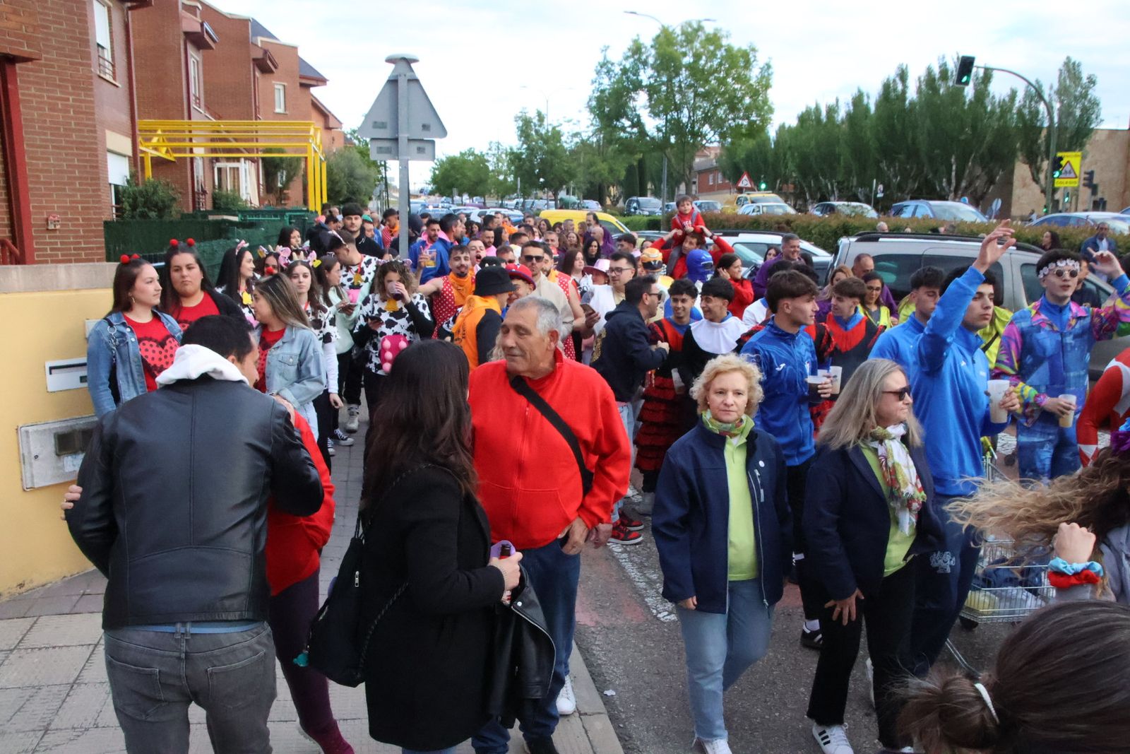  Villamayor, concentración y pasacalles de grupos y peñas