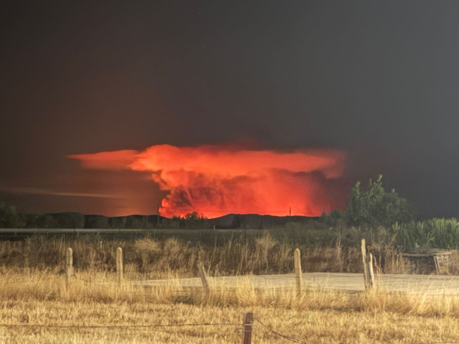 Incendio de Caminomorisco visto de Sancti Spíritus