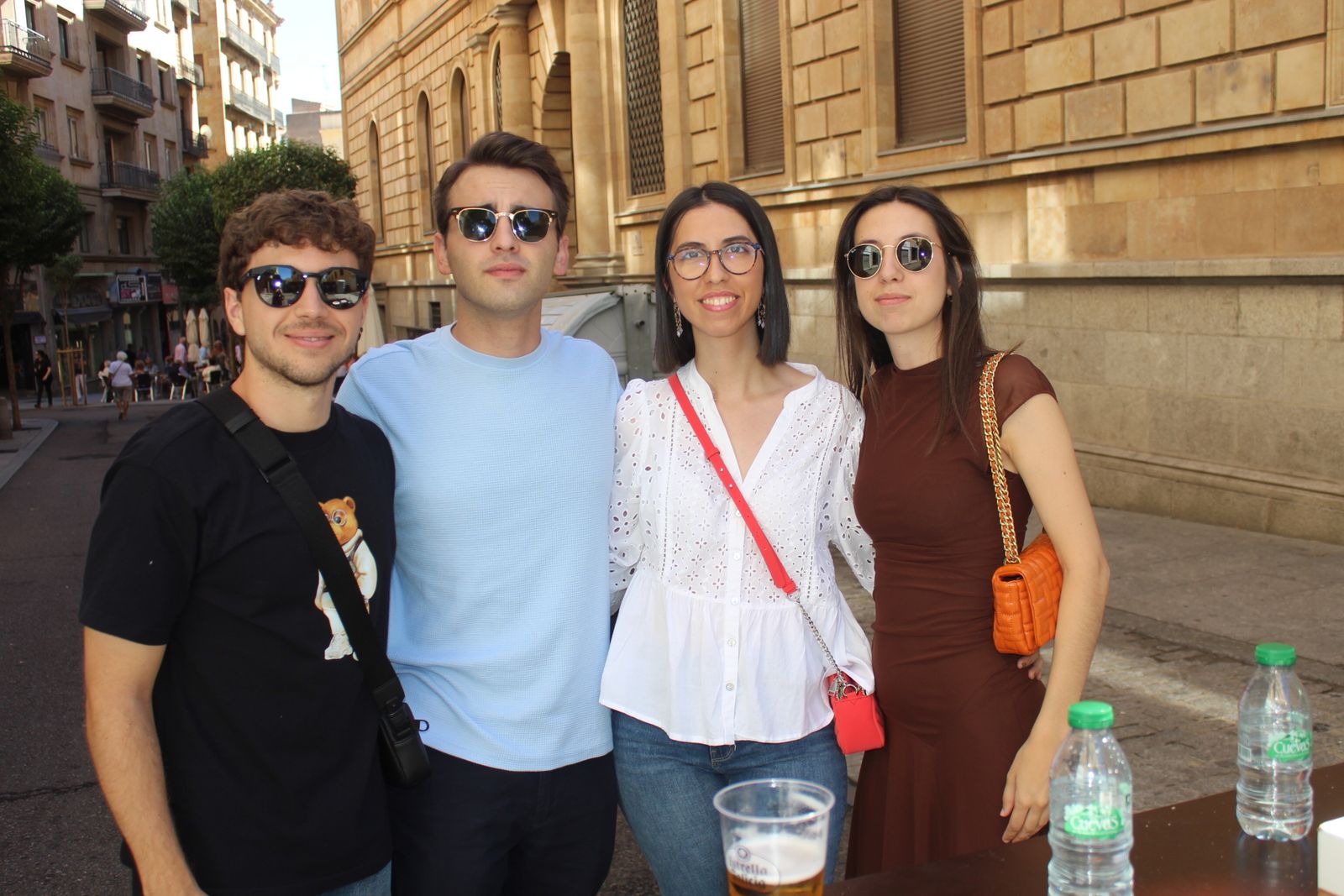 Ambiente en la Feria de Día en el mediodía de este domingo