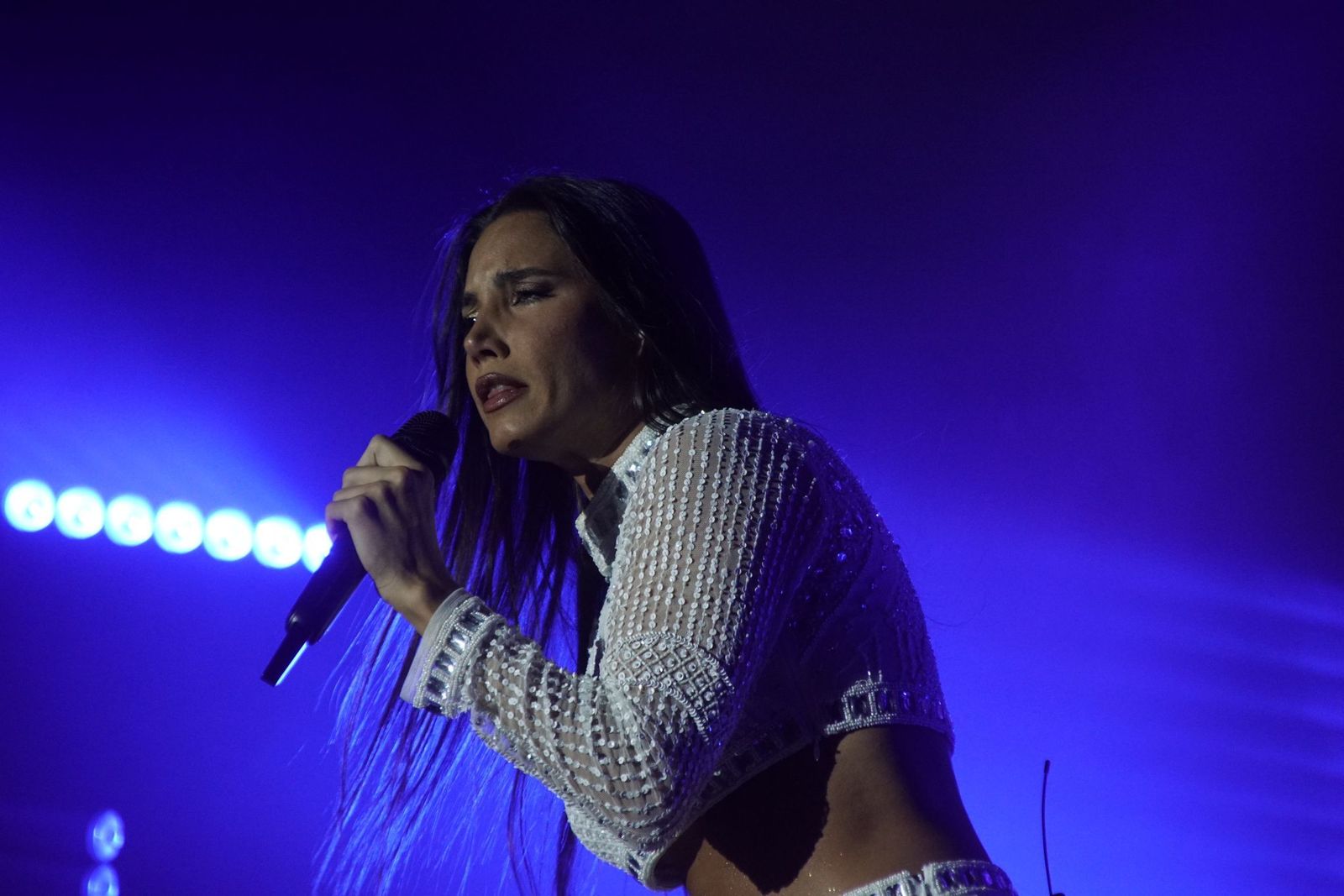 La música de India Martínez hace vibrar la noche de Santa Marta de Tormes