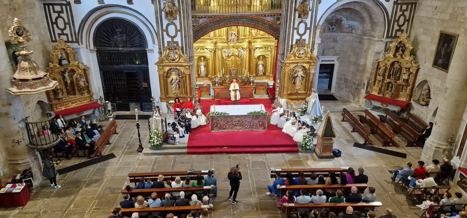 Imagen de una comunión celebrada en Zamora en la iglesia de San Ildefonso