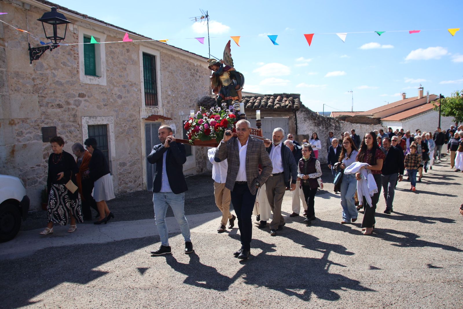 Misa en honor a San Miguel y bailes charros
