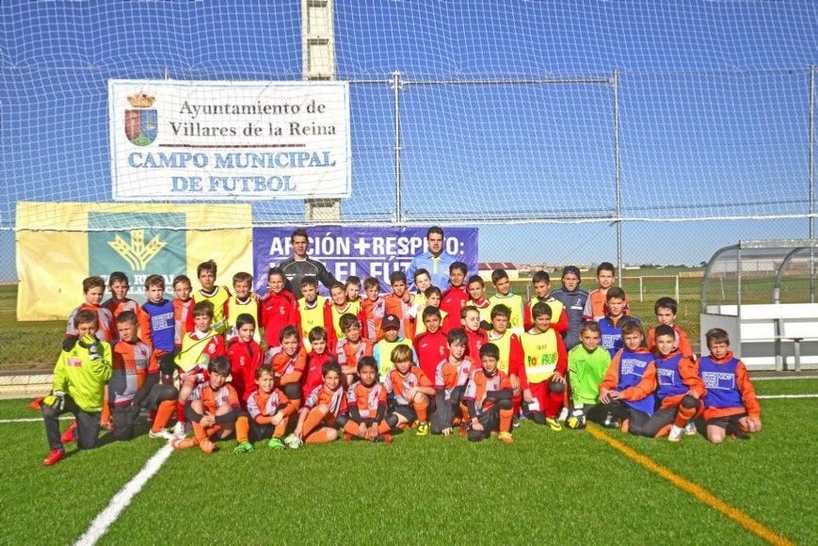 Jugadores del Club Deportivo Villares en la última campaña contra la violencia en el deporte.