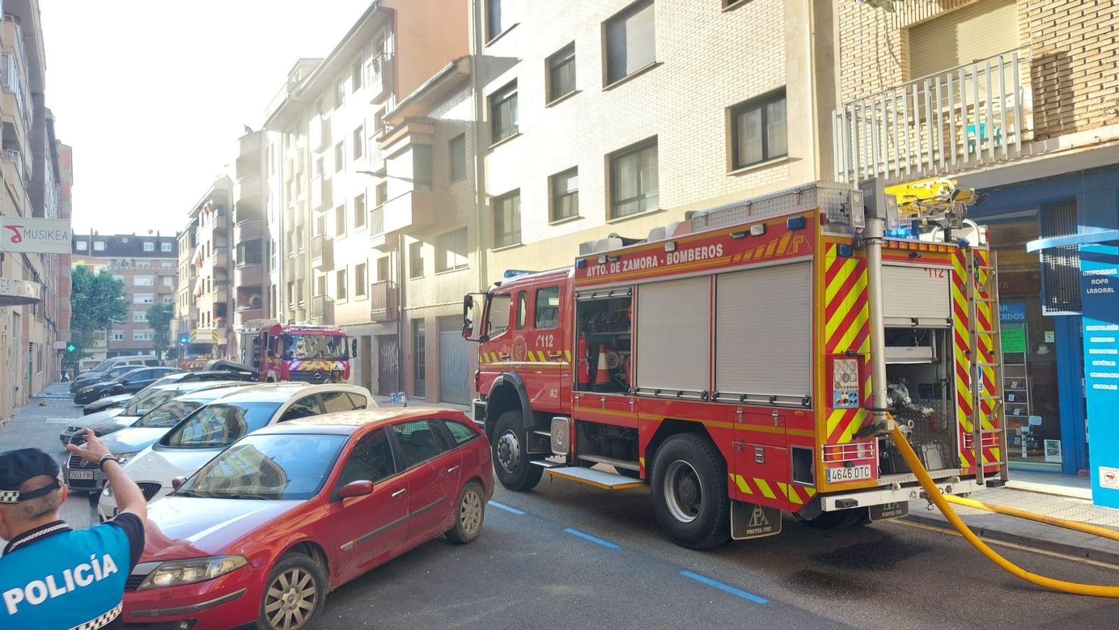 VÍDEO | El incendio de un garaje pone en peligro a vecinos de Zamora capital