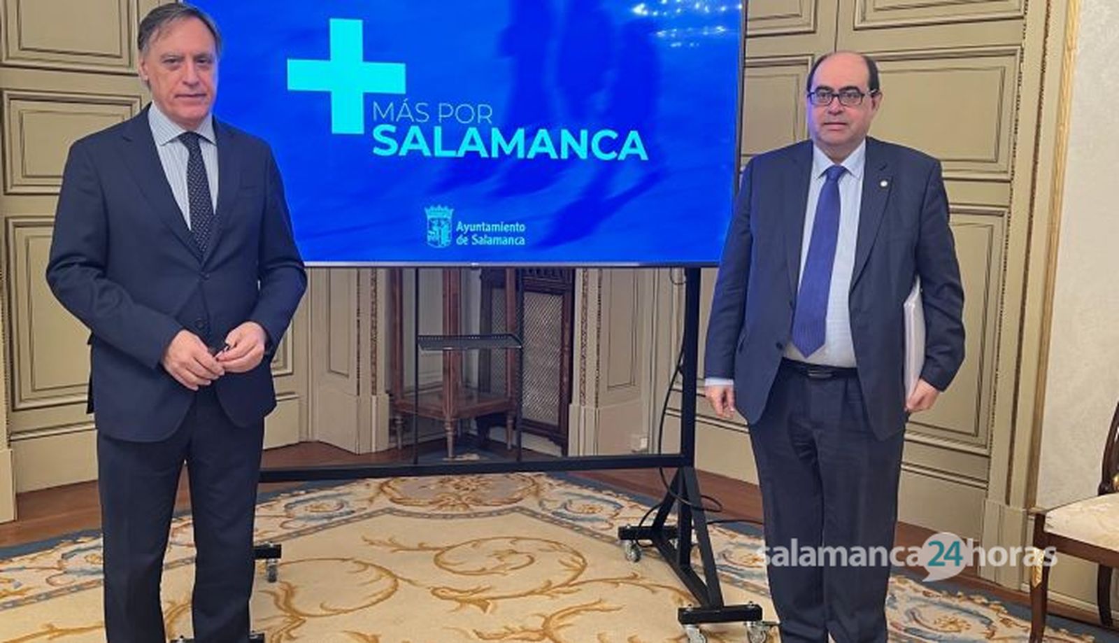 El alcalde de Salamanca, Carlos García Carbayo junto con el concejal Fernando Rodríguez informan sobre próximas inversiones municipales